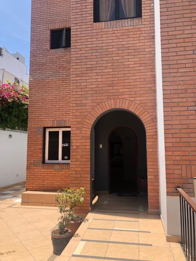 Qx Miraflores Hostel Lima Bagian luar foto